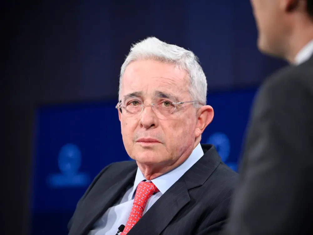 Tribunal Superior de Bogotá revoca detención domiciliaria de Álvaro Uribe
