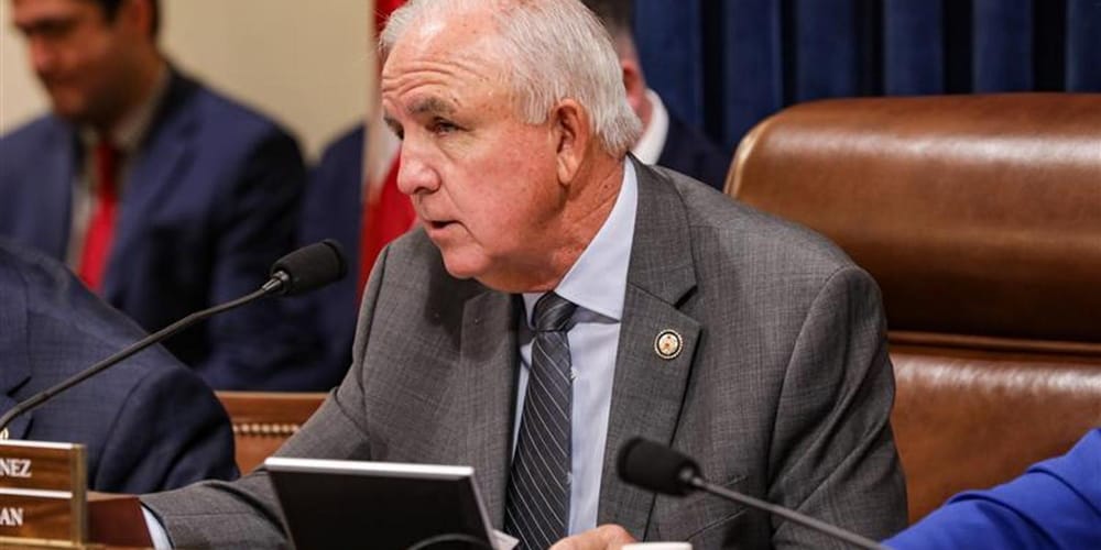 Congresista Giménez pide a Trump revocar inmunidad de OPS por tráfico de médicos cubanos
