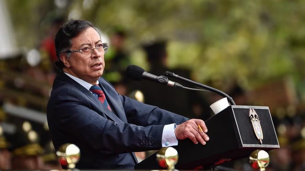 Gobierno colombiano asigna millones en seguridad a delegados guerrilleros mientras líderes sociales carecen de protección