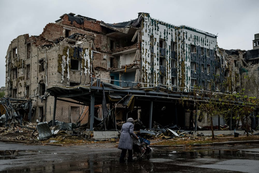 Putin bombardeó un centro de pago para jubilados en Ucrania