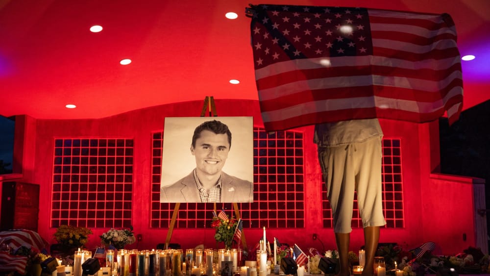 Miles de personas asisten al funeral de Charlie Kirk en Arizona