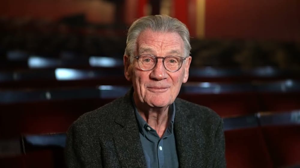 Michael Palin detenido por milicia armada en Venezuela durante filmación de estatua de Chávez