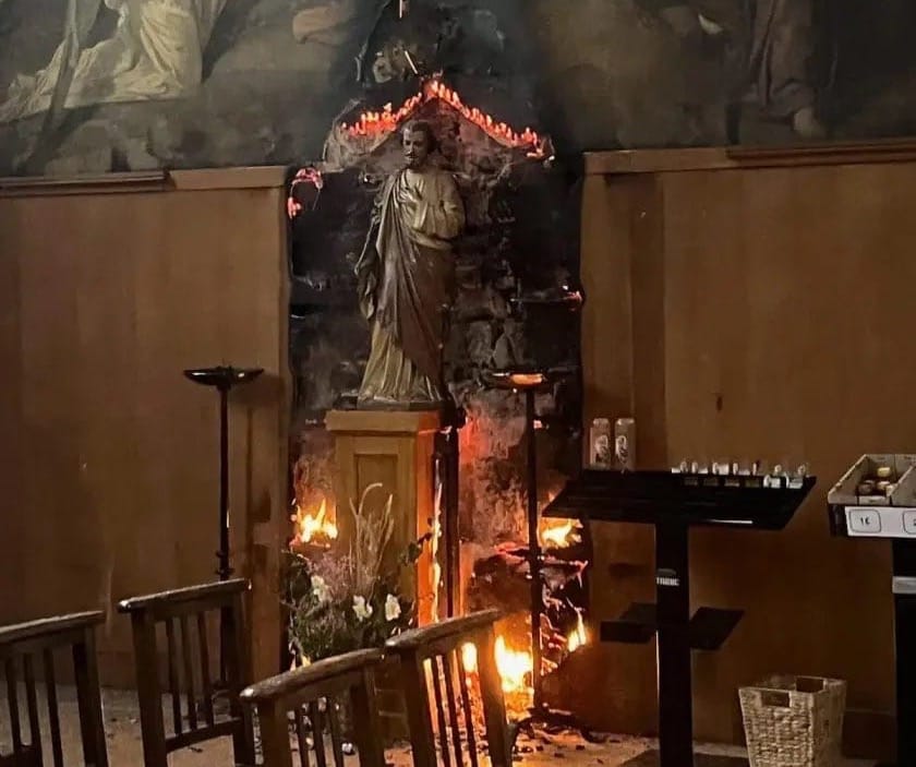 Incendio Intencional Arrasa con la Iglesia Notre-Dame des Champs en París: Segundo Ataque en Menos de 48 Horas