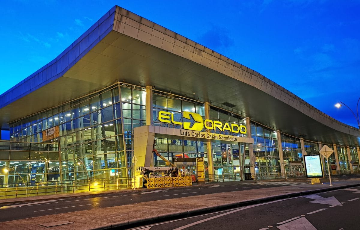 Escándalo en el Aeropuerto El Dorado de Bogotá: Joven de 18 Años Toma el Control Aéreo sin Autorización (VIDEO)
