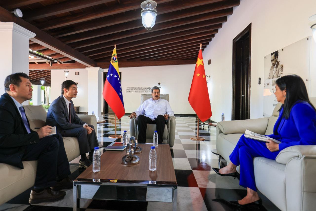 Maduro se reúne con el embajador de China y celebra «notable avance» de cooperación mutua