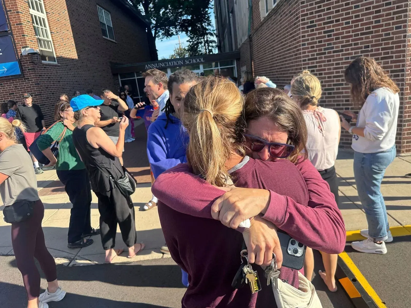 Tiroteo en iglesia católica de Minneapolis deja dos niños muertos