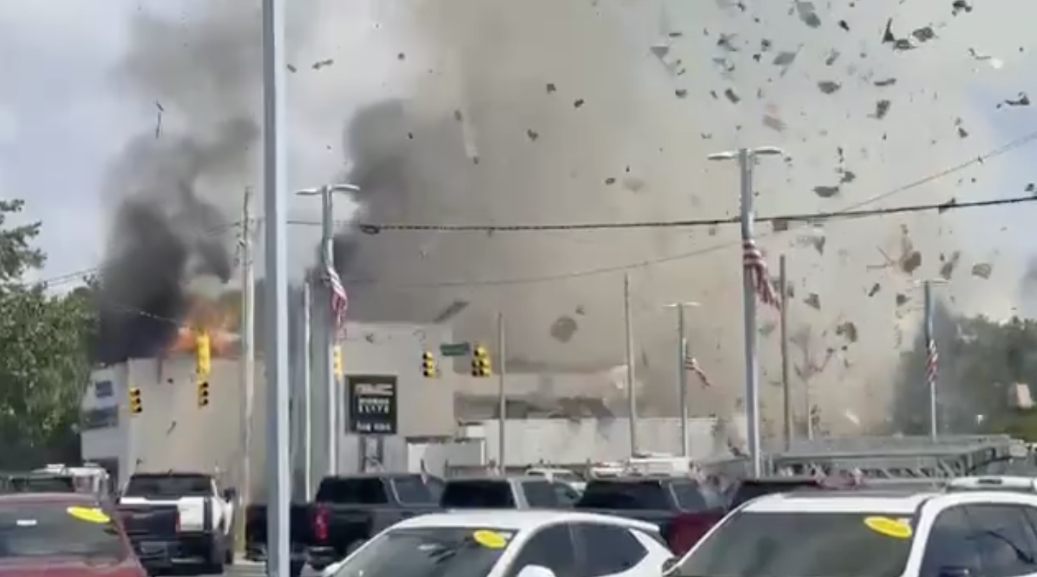 Explosión en clínica veterinaria de Wilmington tras impacto de vehículo (Video)