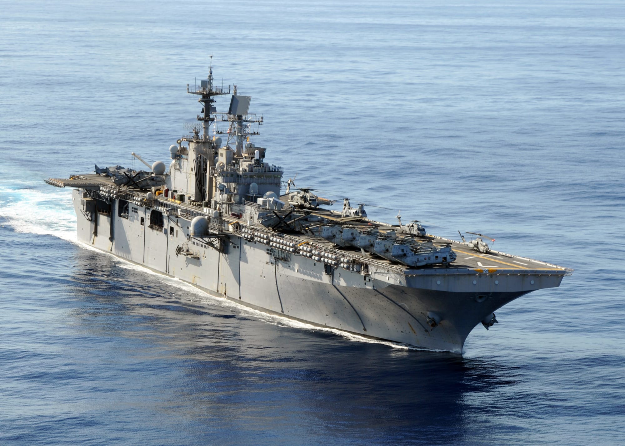 Grupo anfibio Iwo Jima regresa a Norfolk por huracán Erin