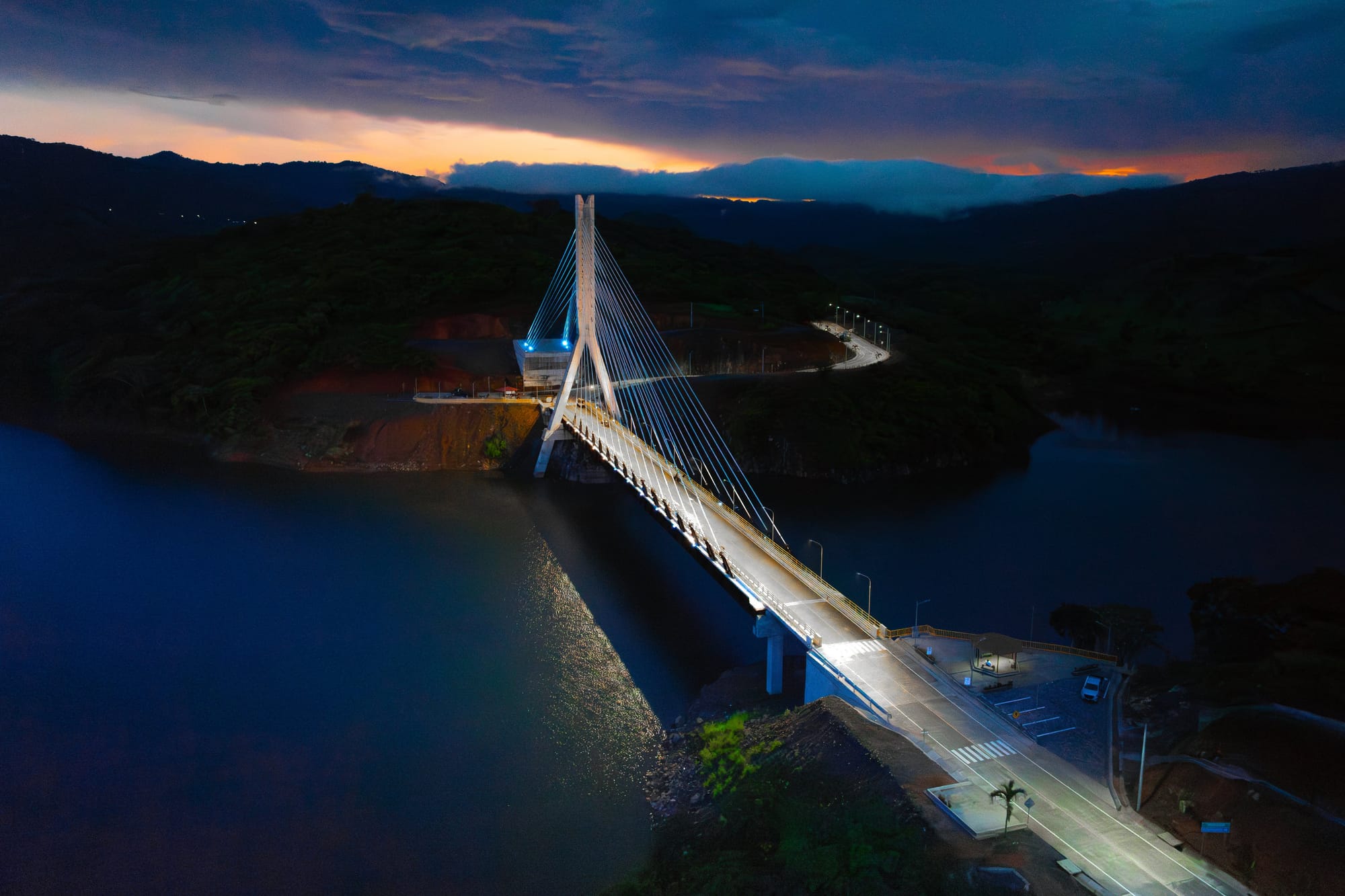 ¡Triunfo de Infraestructura! Bukele Inaugura Puentes San Antonio y Carolina en San Miguel Norte
