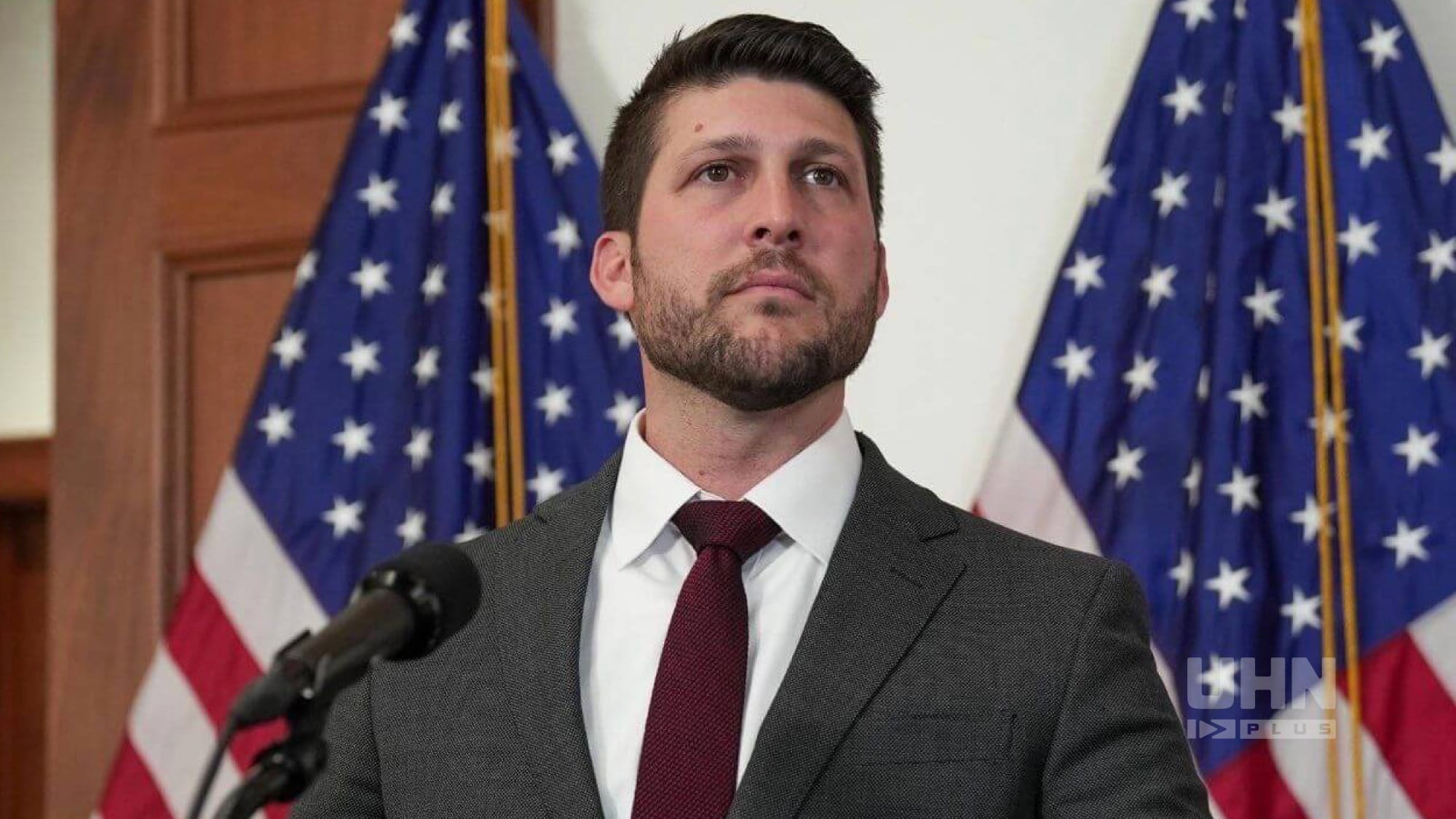 Fiscal General de Florida Demanda a Empresas Pornográficas por No Verificar Edad de Usuarios