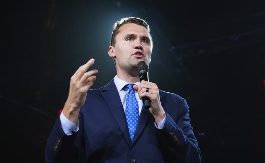 Avanza la investigación del crimen de Charlie Kirk: el FBI analiza miles de pistas