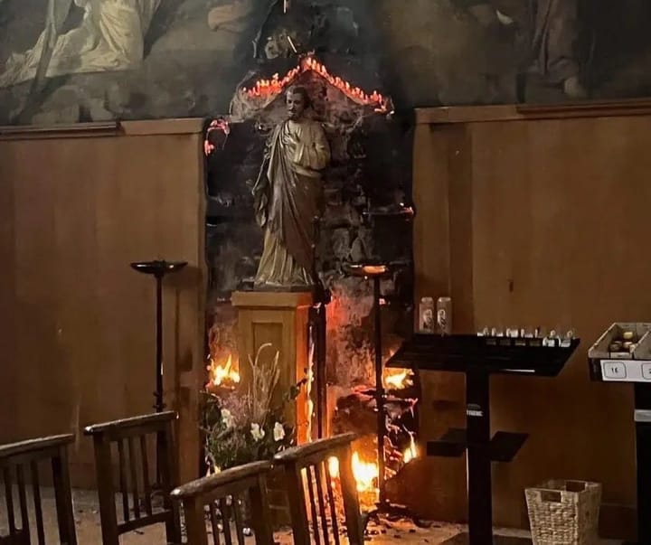 Incendio Intencional Arrasa con la Iglesia Notre-Dame des Champs en París: Segundo Ataque en Menos de 48 Horas