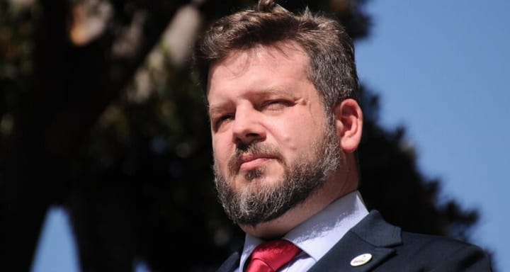 La Izquierda Busca Ilegalizar al Partido Nacional Libertario de Chile a Meses de las Elecciones Presidenciales