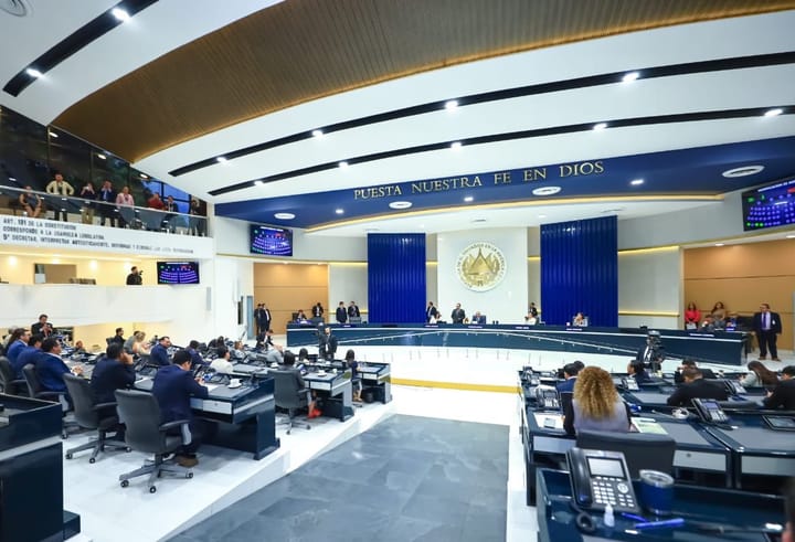 Gobierno de El Salvador Aprueba Leyes para Facilitar Retorno de Diáspora y Atraer Grandes Inversiones